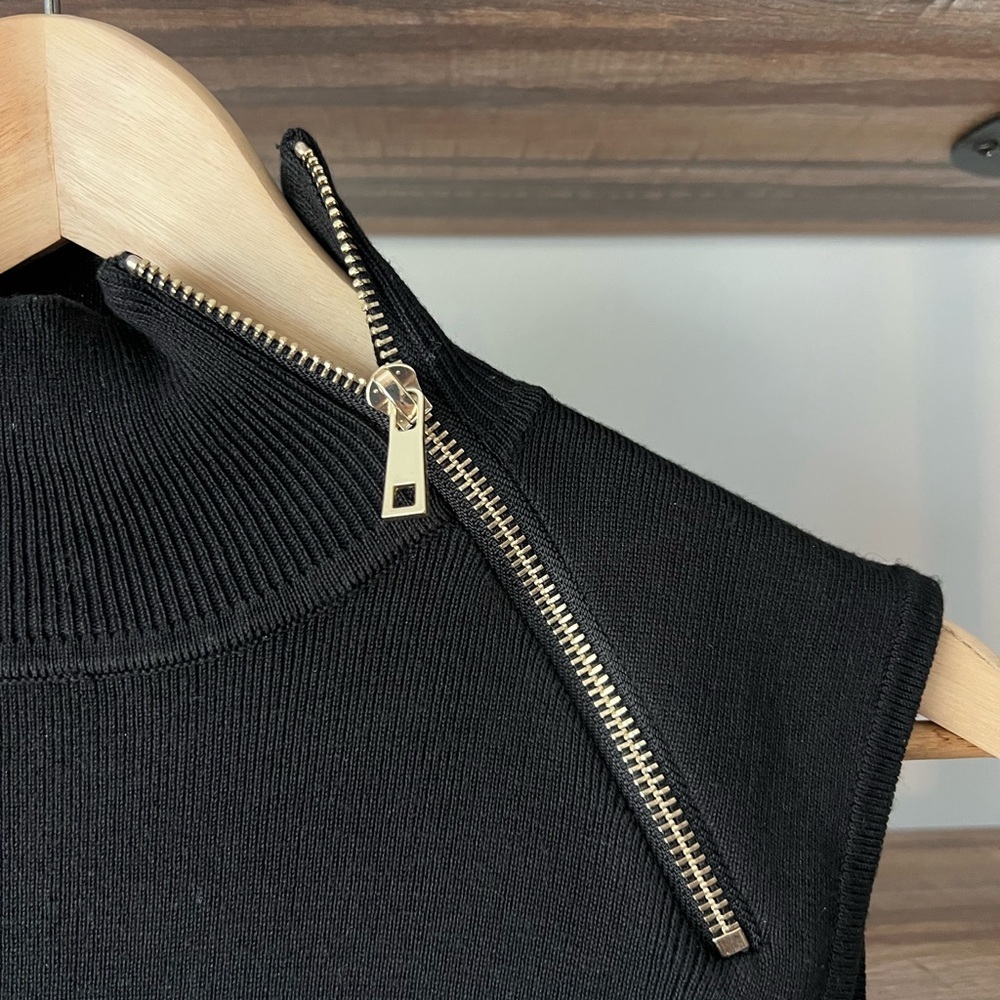 Cable & Gauge Black Knit Zippered Tunic - Picture 2 of 5